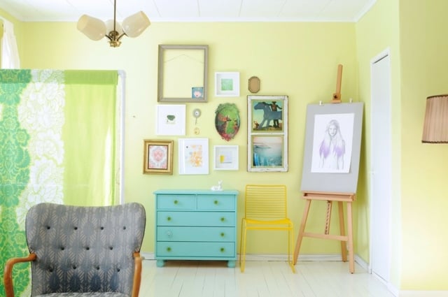 salon vintage mur jaune vert commode turquoise
