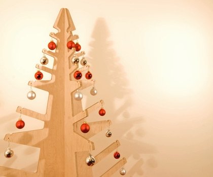sapin de Noël bois naturel décoré-boules-design