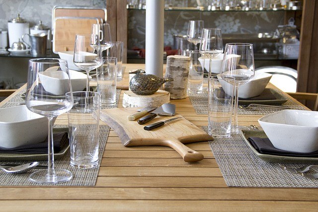 service de table carré blanc-sous-assiettes-couleur