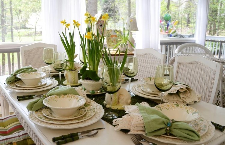 service de table motifs-floraux-déco-narcisses