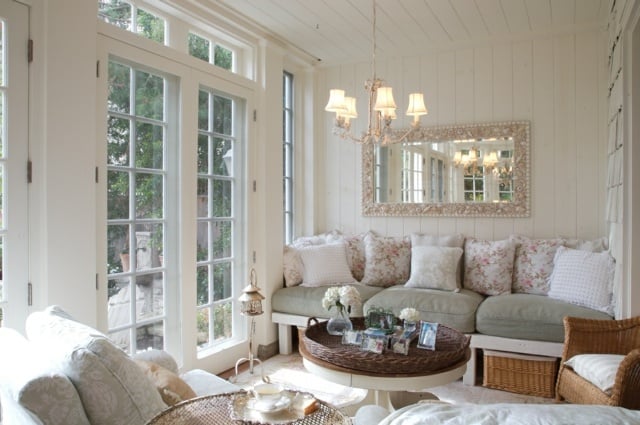 shabby-chic-style-coussins-motifs-floraux-tendres