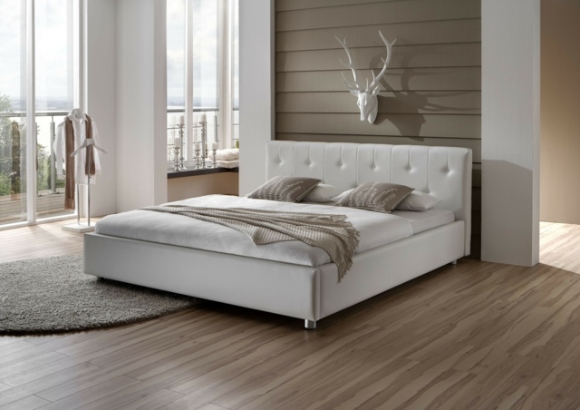 sommier-de-lit-chambre-coucher-idée-originale-couleur-blanche-coussins-tout-confort