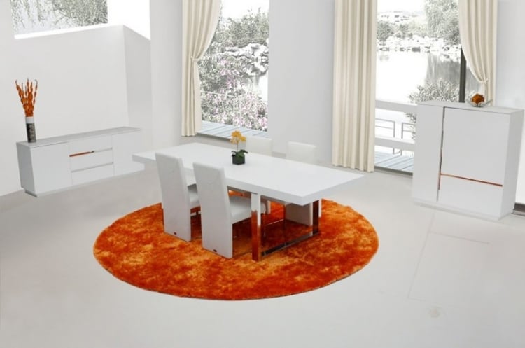 table-à-manger-extensible-couleur-blanche-forme-rectangulaire-tapis-orange