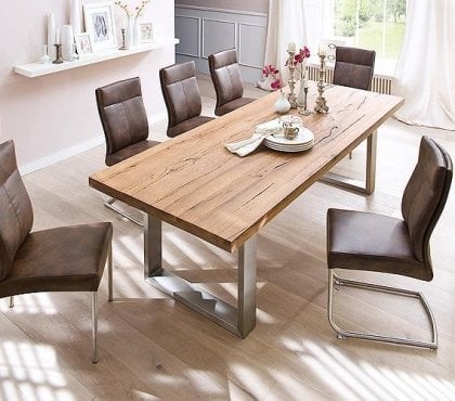 table-bois-forme-rectangulaire-chaises-cuir