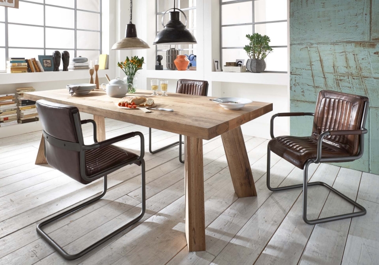 table-bois-massif-élégante-chaises-cuir-marron-métal table en bois massif