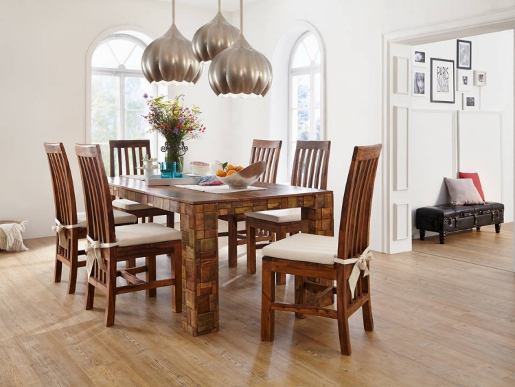table-bois-massif-rustique-chaises-parquet