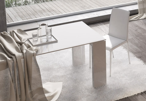 table-manger-moderne-blanche-élégante-bois table à manger moderne
