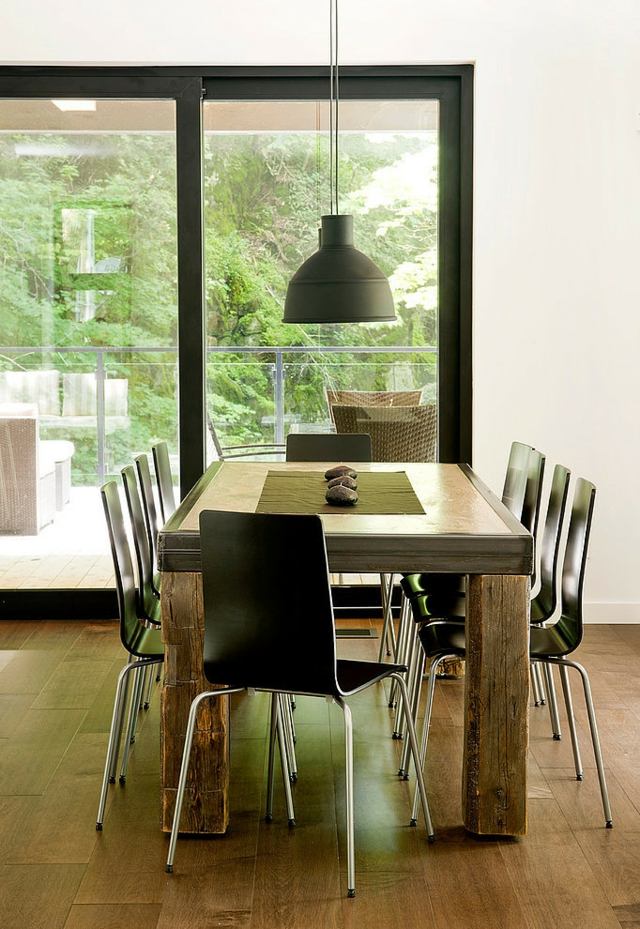 table salle manger piètement bois massif brut
