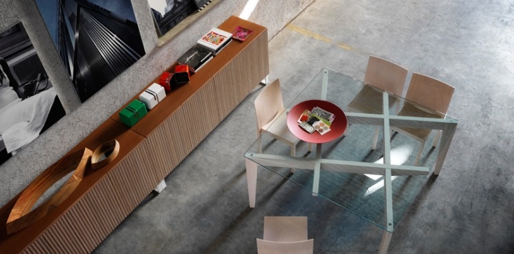 table-à-manger-Autoreggente-design-Patrizia-Bertolini-vue-haute