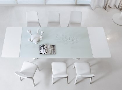 table-à-manger-extensible-couleur-blanche-chaises