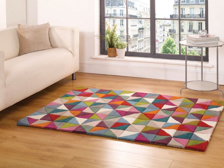 tapis-sol-laine-motifs-triangles-multicolores tapis de sol
