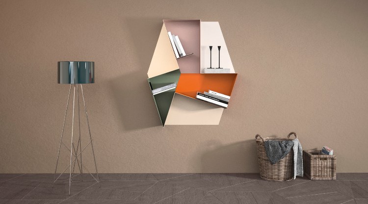 étagères-murales-forme-asymétrique-minimaliste-coloré-lampadaire-peinture-marron