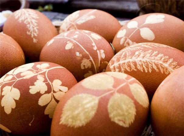 œufs de Pâques originaux feuilles-fleurs-résultat