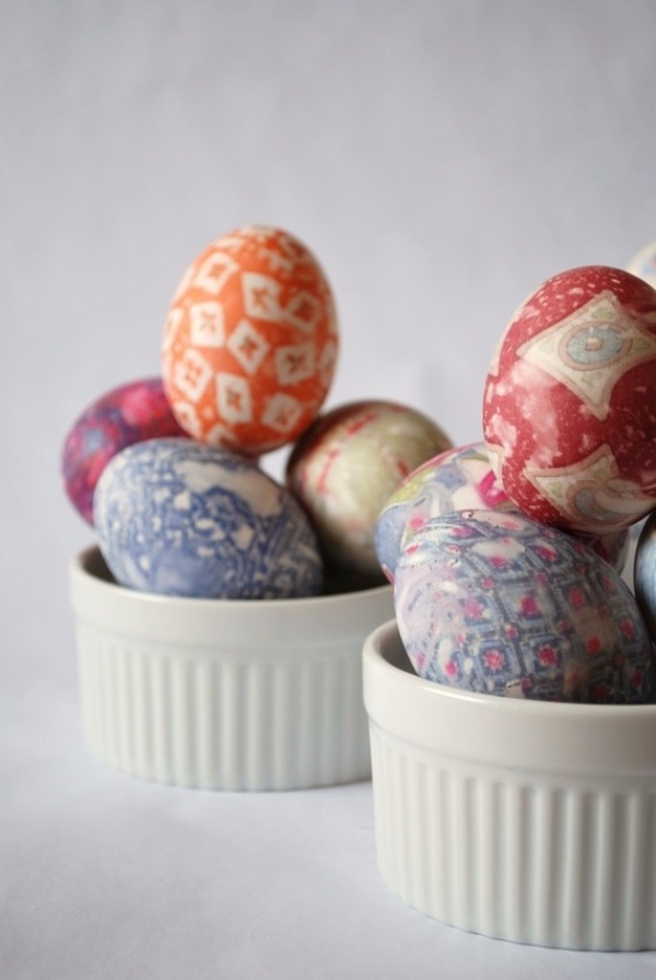 œufs de Pâques marbres-couleur-bleue