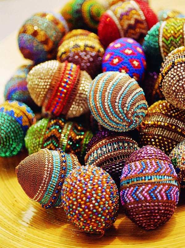 œufs-de-Paques-perle-de-rocailles-multicolores