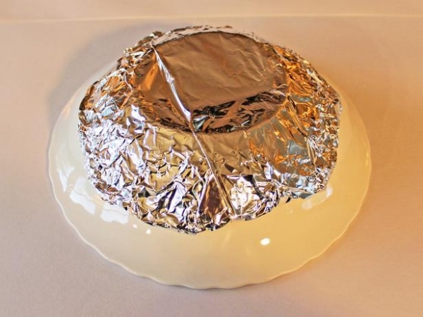 Idée-déco-Pâques-papier-aluminium-assiette
