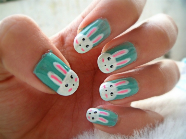 Idées-déco-ongles-Paques-dessins-lapins-fond-vert