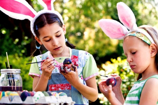activités-pour-enfants-Pâques-colorer-oeufs-aquarelle
