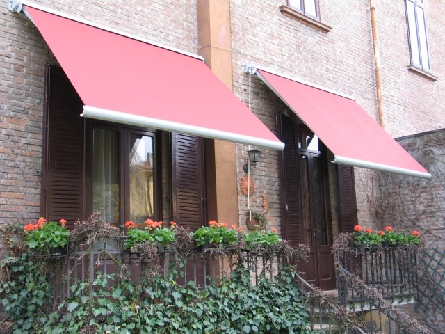 aménagement-balcon-terrasse-auvent-retractable-couleur-rose