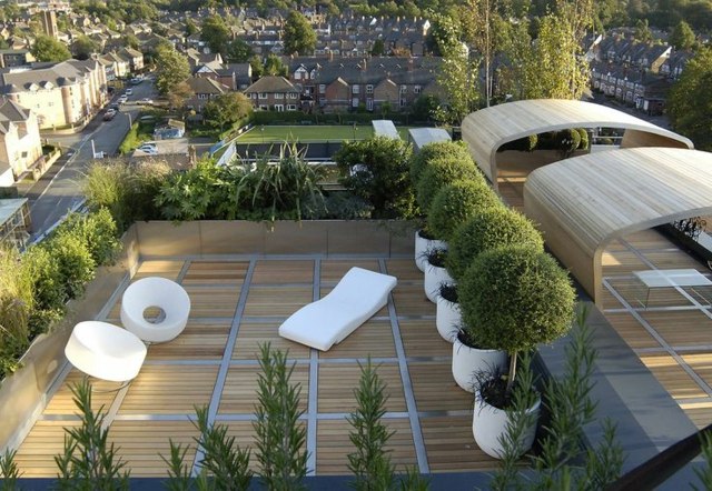 aménagement-terrasse-balcon-chaises-longues