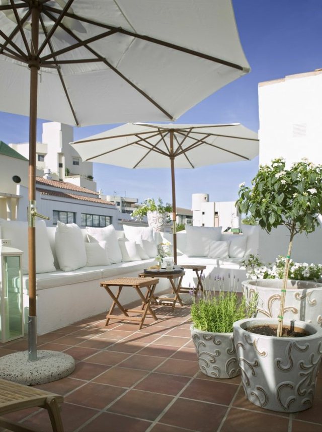 aménagement-terrasse-balcon-parasol-protection-soleil