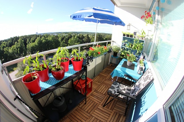 aménagement-terrasse-balcon-pots-fleurs-deco