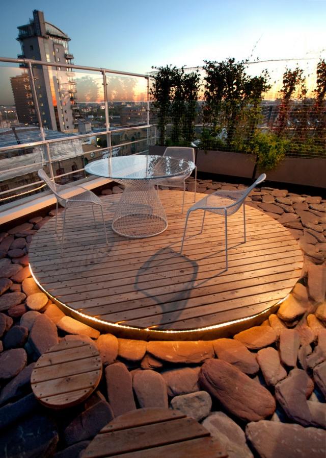 aménagement-terrasse-coin-detente-table-ronde-chaises