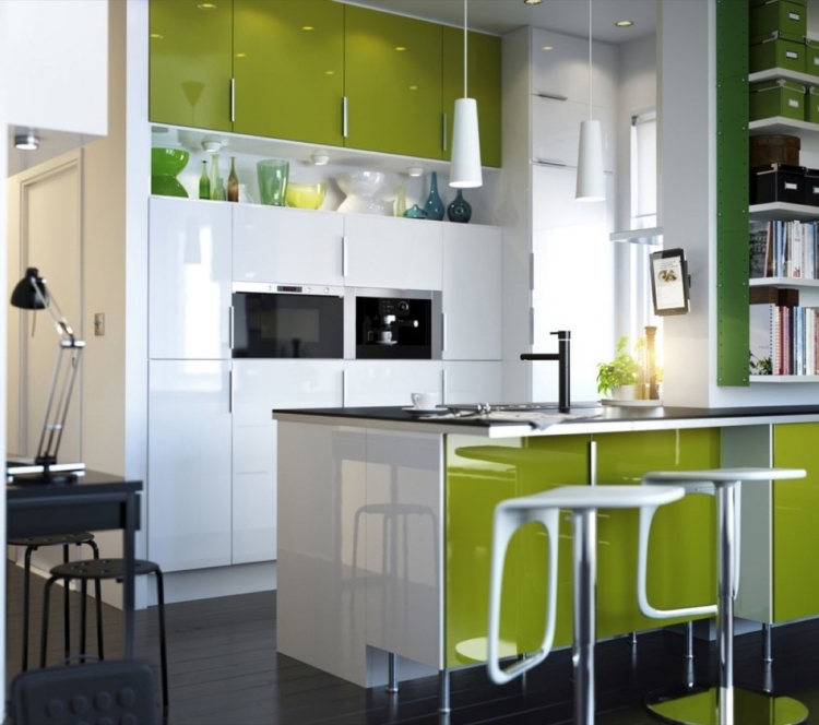 aménager-cuisine-petite-armoires-blanc-vert aménager sa cuisine