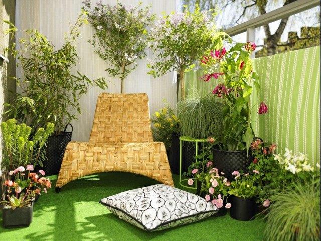 amenagement-terrasse-couleur-verte-plantes-chaise