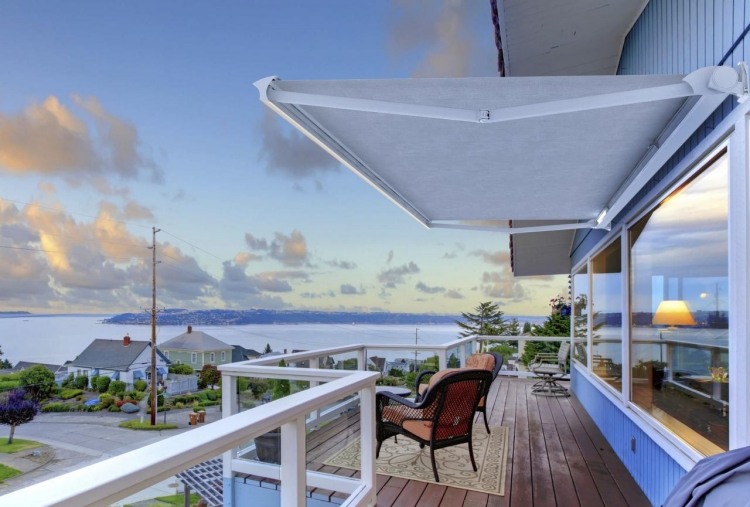 aménagement-balcon-terrasse-auvent-retractable-parapet-metal