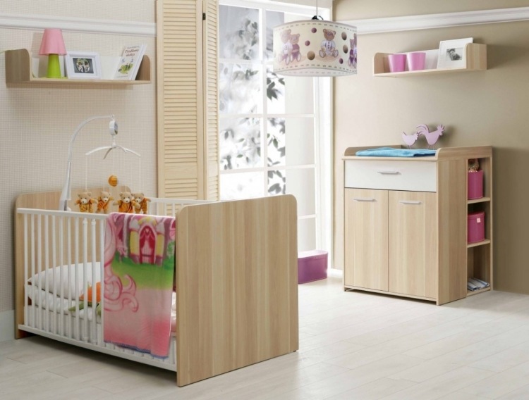 aménagement-chambre-bébé-lit-bois-table-langer-rangement