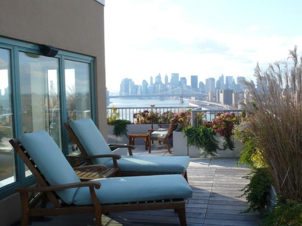 aménagement-terrasse-chaises-longues-tout-confort