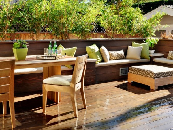 aménagement-terrasse-coin-repas-table-bois-chaise