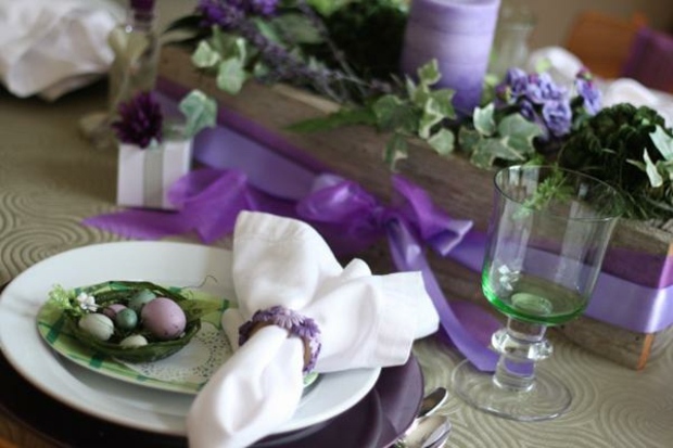 bricolage-de-Pâques-rond-serviette-violet-oeufs-multicolores