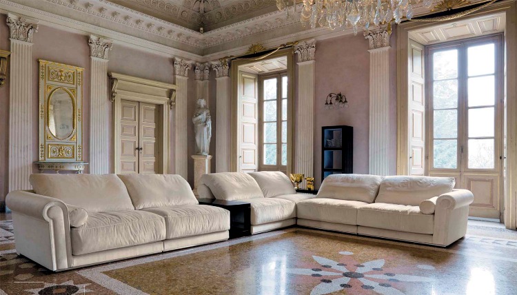 canapé-salon-design-beige-classique-sol-marbre-lustre