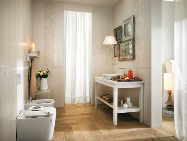 carrelage-salle-bain-beige-clair-motifs-floraux