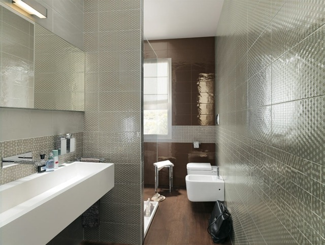 carrelage-salle-bain-gris-clair-mosaique-sanitaire-blanc carrelage de salle de bains