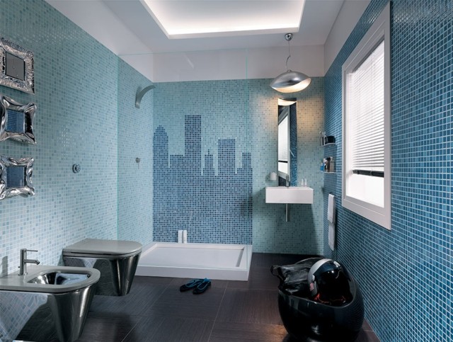 carrelage-salle-bain-losaique-bleue-accents-métalliques carrelage de salle de bains
