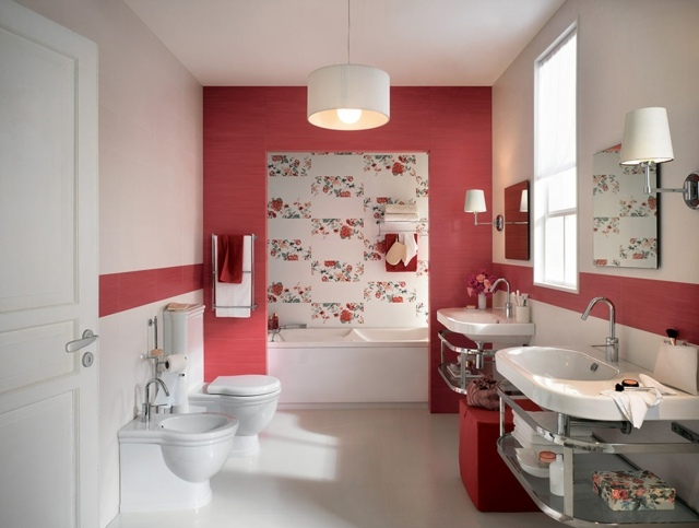 carrelage-salle-bain-rouge-lanc-motifs-floraux