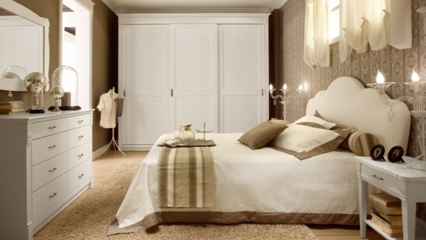chambre-à-coucher-adulte-design-lit-couleur-blanche-commode