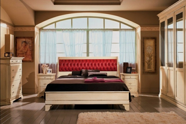 chambre-à-coucher-adulte-design-lit-tete-lit-couleur-rouge