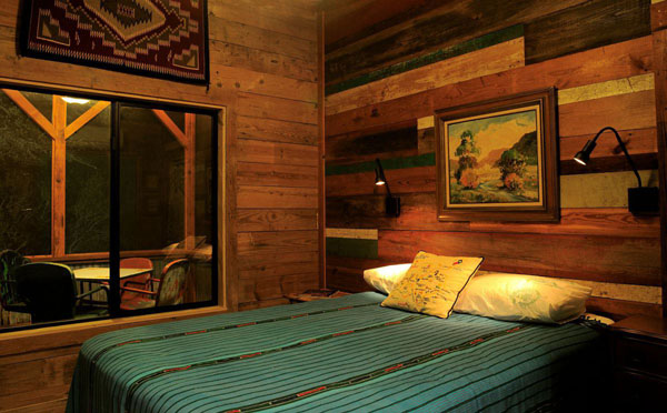 chambre-coucher-rustique-revêtement-mural-bois idées déco chambre
