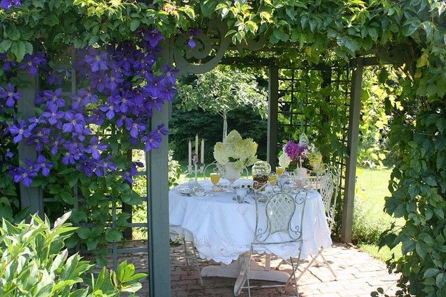 coin-repas-plein-air-meubles-jardin-romantiques