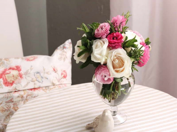 composition florale élégante-roses-renoncules