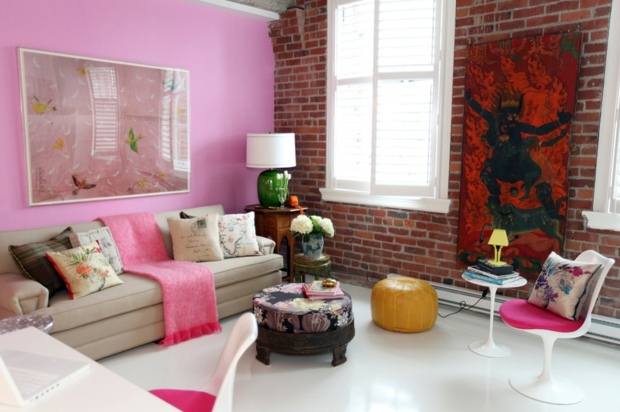couleur-peinture-salon-rose-mur-fausses-briques