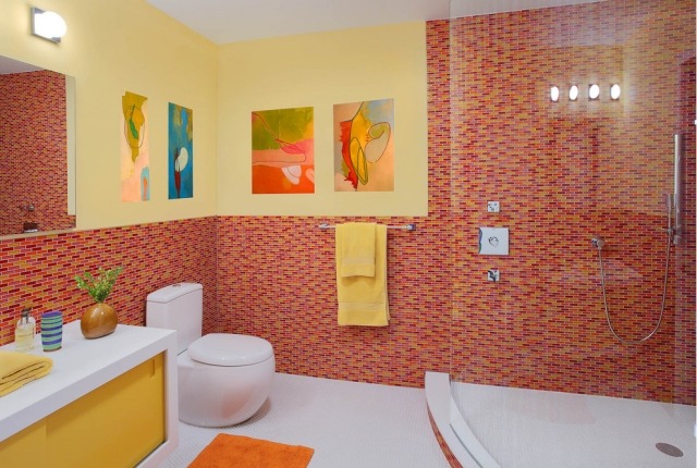 couleur-salle-bain-mosaique-rouge-orange-accents-jaunes