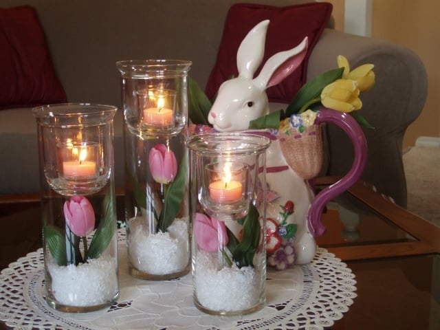 déco-de-table-pâques-bougies-lapin-tulipes-roses