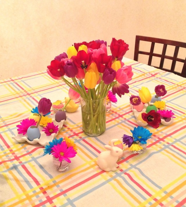 déco-de-table-tulipes-multicolores-figurine-porcelaine-lapin
