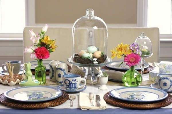 déco-table-Pâques-oeifs-vaisselle-peinte-fleurs déco de table