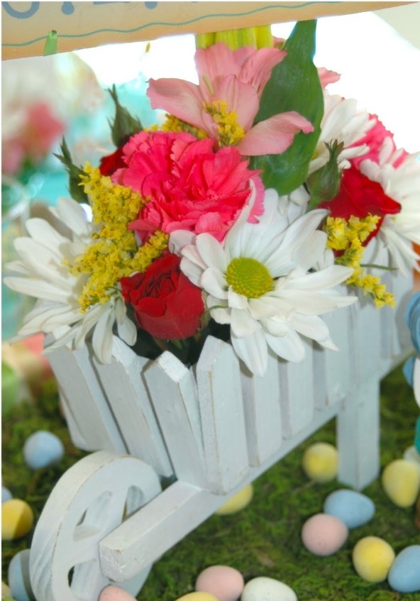 décoration-Pâques-arrangement-fleurs-oeufs